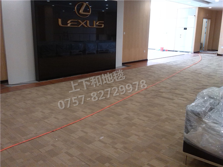 鋪裝地毯過程
